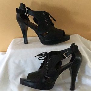 ⬇️ PRICE DROP ⬇️ Black open toe shoes